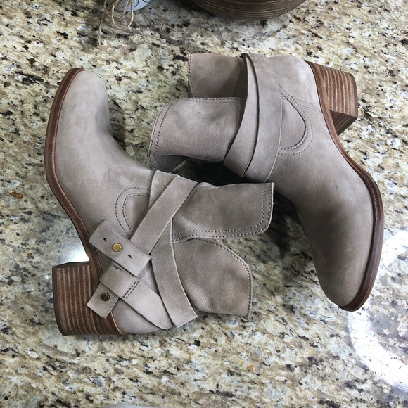 Ugg Australia Elora Leather Almond Toe Ankle Boots Sahara 9.5 - Picture 6 of 9